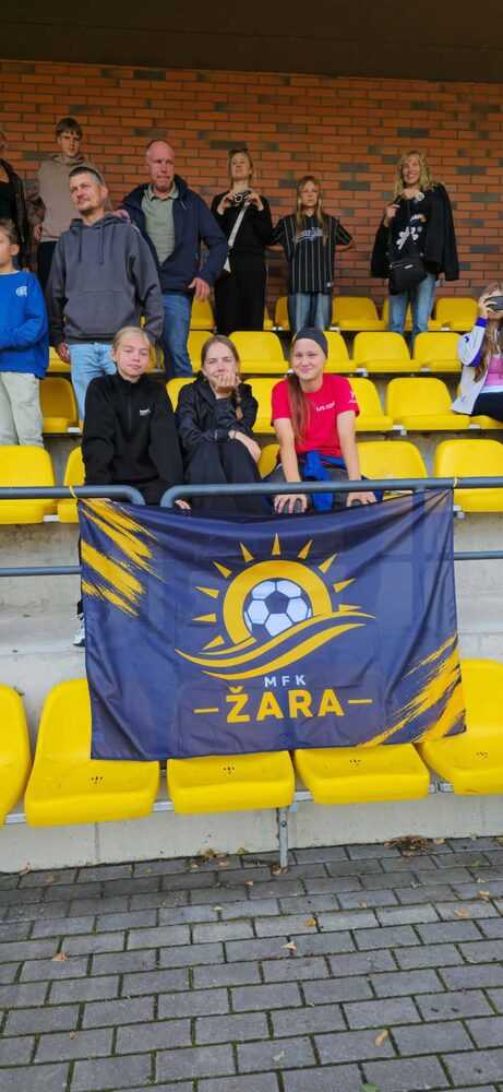 MFK Žara vėliava ir bendruomenė tribūnose
